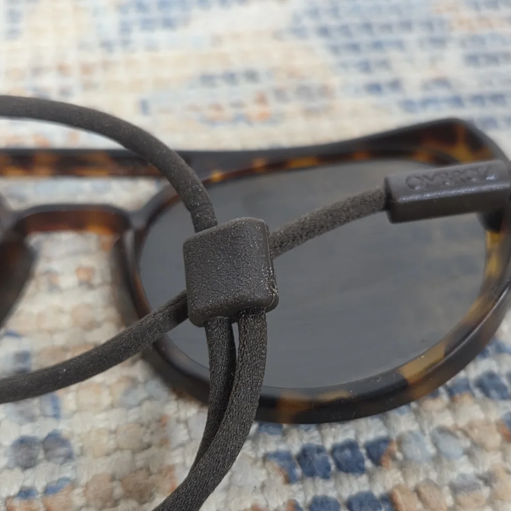 OMBRAZ Tortoiseshell Sunglasses with Strap - Picture 4 of 6